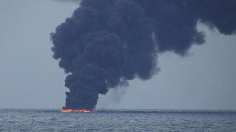 На&nbsp;борту загоревшегося в&nbsp;Оманском заливе танкера находились 12 россиян&nbsp;— видео