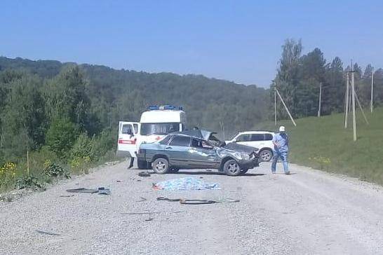 Смертельное ДТП в Башкирии: из автомобиля достали тело водителя