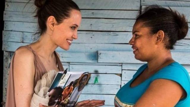 В Сети обсуждают фото истощенной Джоли с "жертвой режима Мадуро"