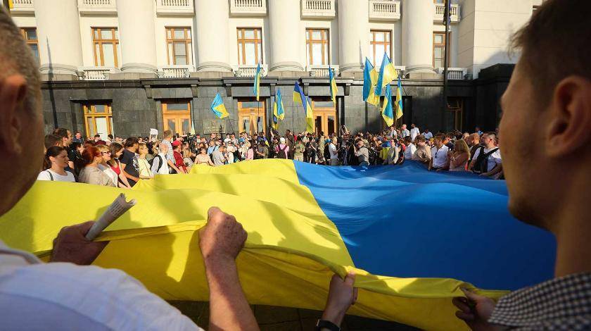 Запад требует от Украины разработать закон о языке нацменьшинств