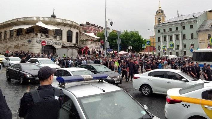 Госдума поставила «отлично» московской полиции, пресекшей провокации на незаконном митинге