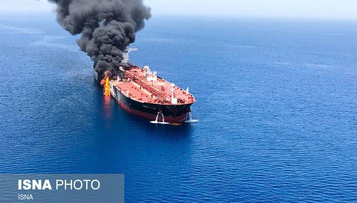 Оманский залив: экипаж судна, пришедшего на помощь танкерам, слышал три серии взрывов