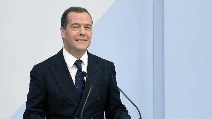 Медведев: «Роскосмосу» надо освоить 200 млрд рублей до конца года