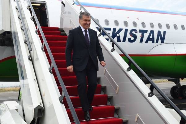 Мирзиёев на взлетной полосе: узбекская авиация освоит российский опыт