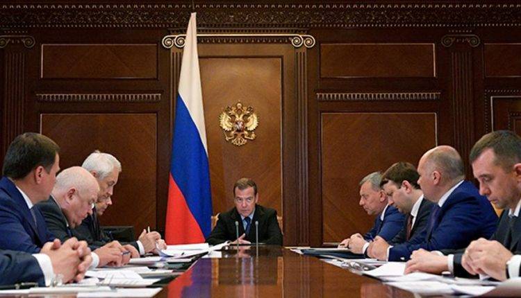 Медведев раскритиковал «Роскосмос» за неэффективное расходование денег