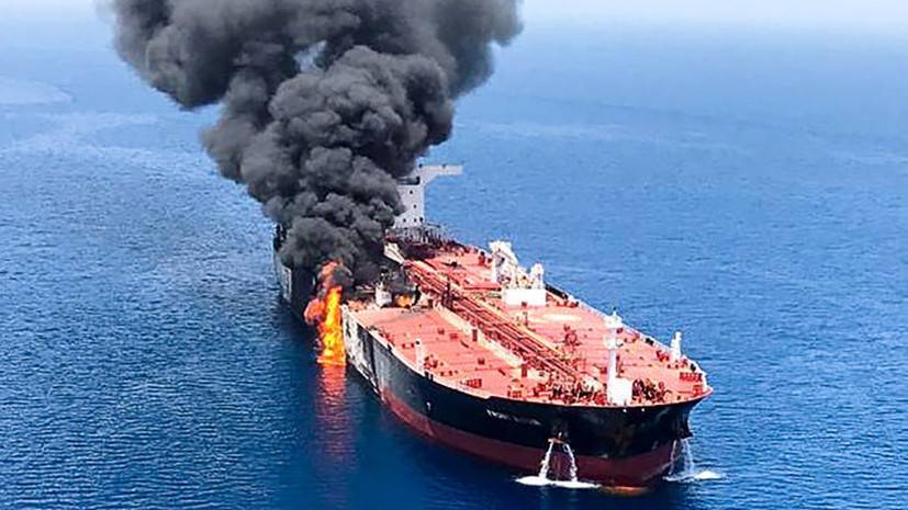 Спасённые с танкера в Оманском заливе россияне не пострадали