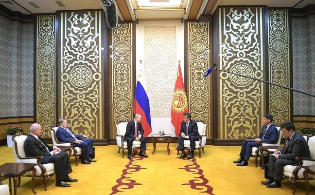 Путин встретился с Жээнбековым в Бишкеке
