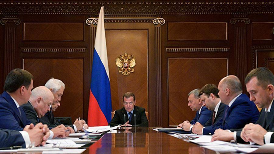 Медведев раскритиковал «Роскосмос» за неэффективное расходование денег