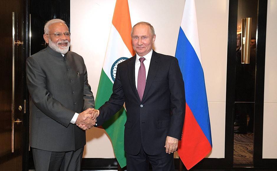 Путин провел переговоры с премьером Индии
