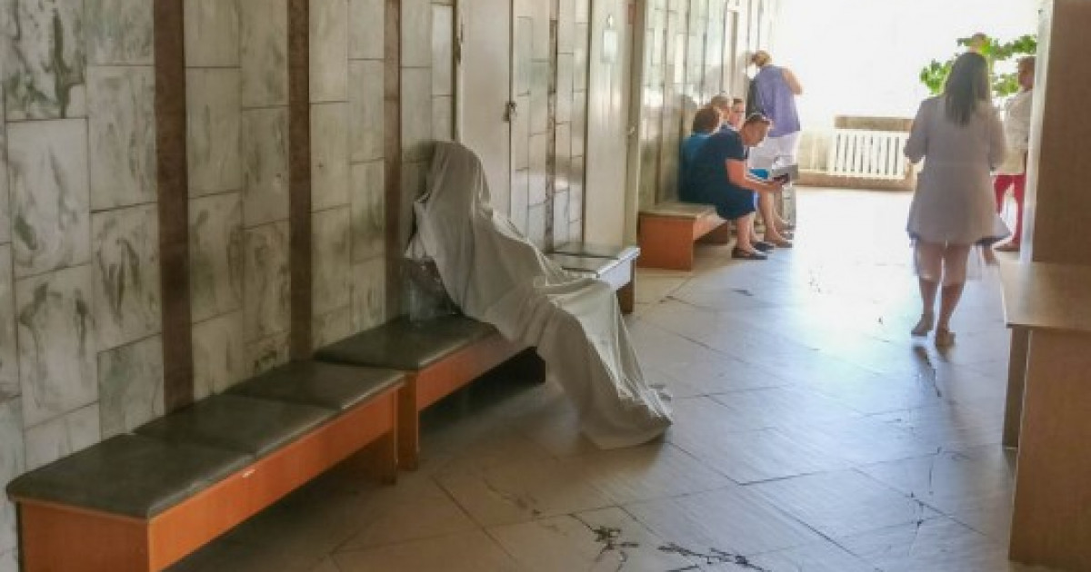 В Киевской клинике в очереди к врачу умерла женщина