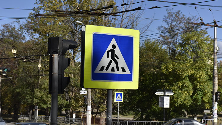 В Крыму пешеход попал под колеса авто: полиция проводит проверку