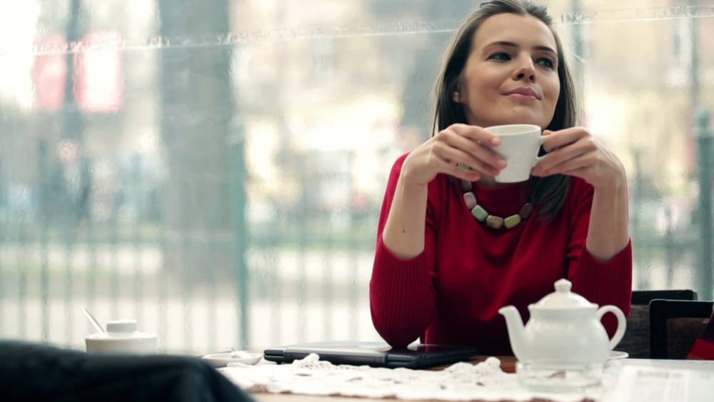 Касается девушек и женщин: обычный чай разрушает ваш организм. Что нужно знать