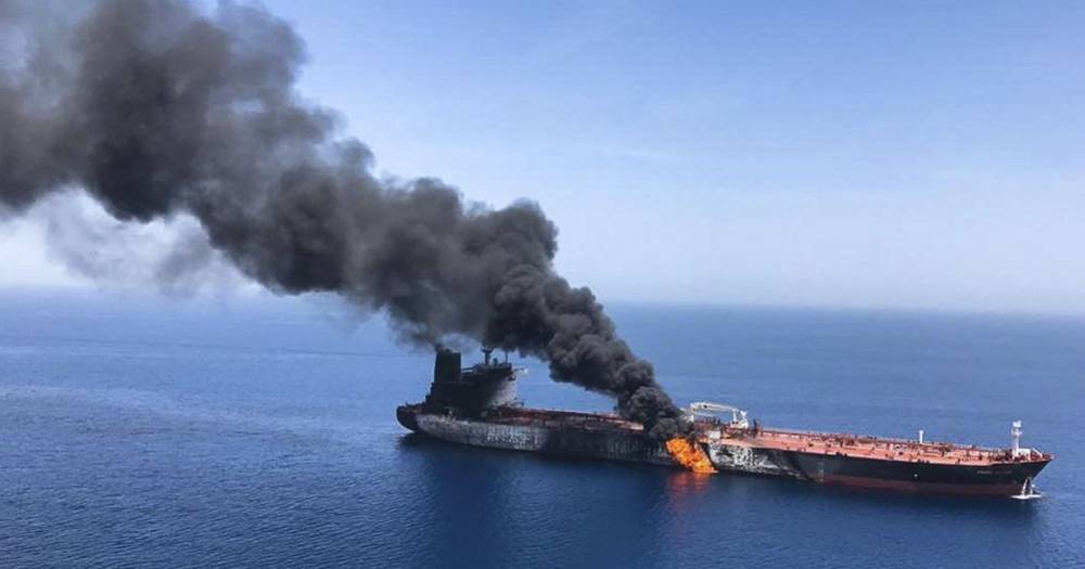 Нападение на танкеры в Оманском заливе. В Сети опубликовали видео катастрофы