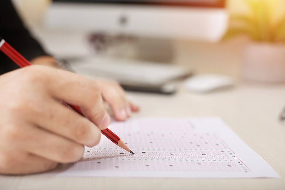 Астраханские выпускники не смогли сдать ЕГЭ по математике из-за ручки