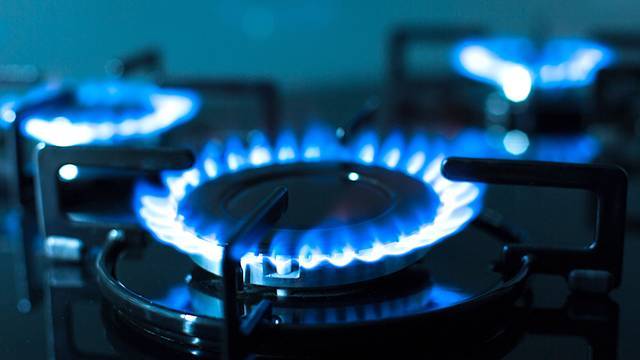 Новак заявил, что РФ готова возобновить поставки газа на Украину по цене ниже на 25%