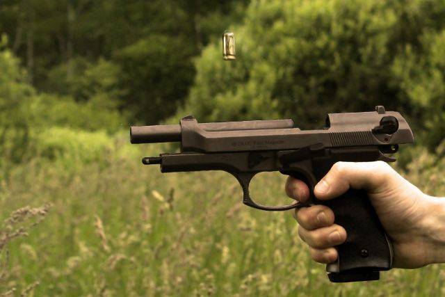 В Москве 13-летняя девочка выстрелила себе в голову из пистолета отца