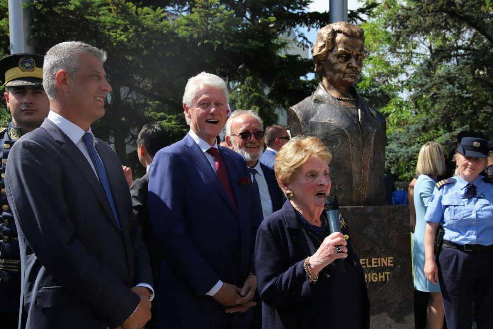 Визит Клинтона в Косово обернулся конфузом | Политнавигатор