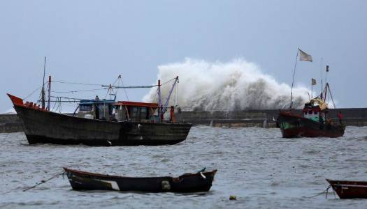 В Індії через шторм евакуювали близько 300 тисяч людей