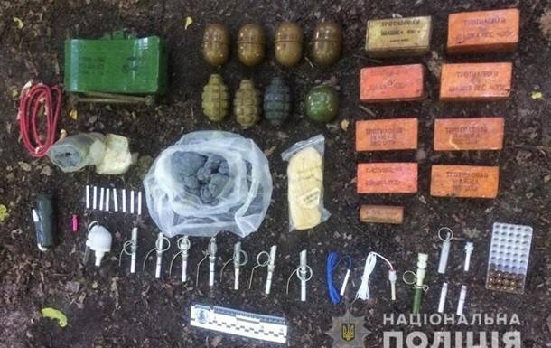 В Киеве в Голосеевском районе обнаружили тайник с боеприпасами