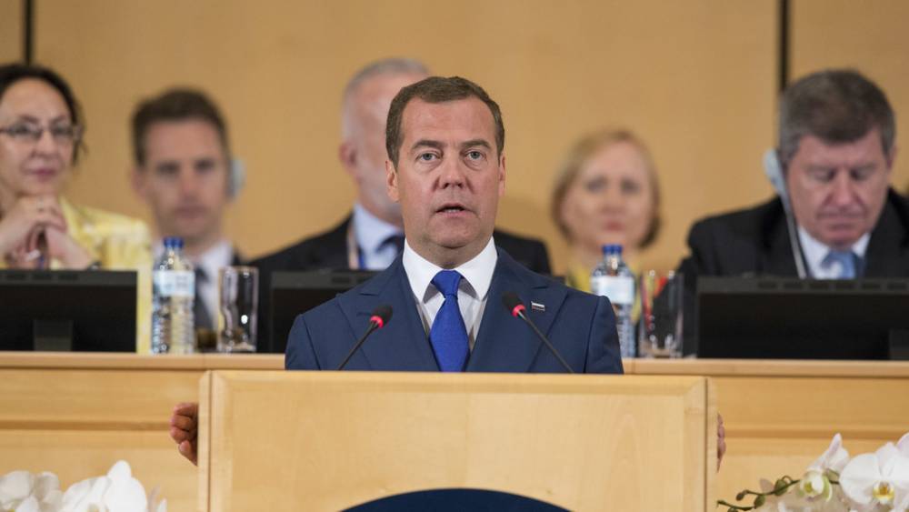 "Полёты не выполняются, запуски переносятся": Медведев раскритиковал космическую корпорацию Рогозина