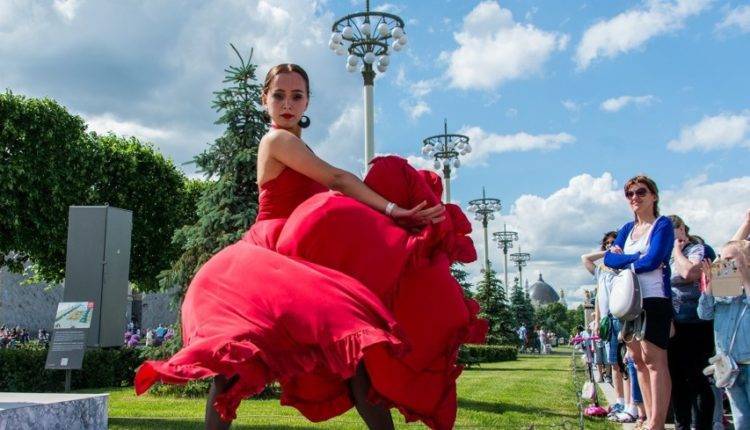 Румба и самба: в московском парке ВДНХ откроется танцевальный сезон