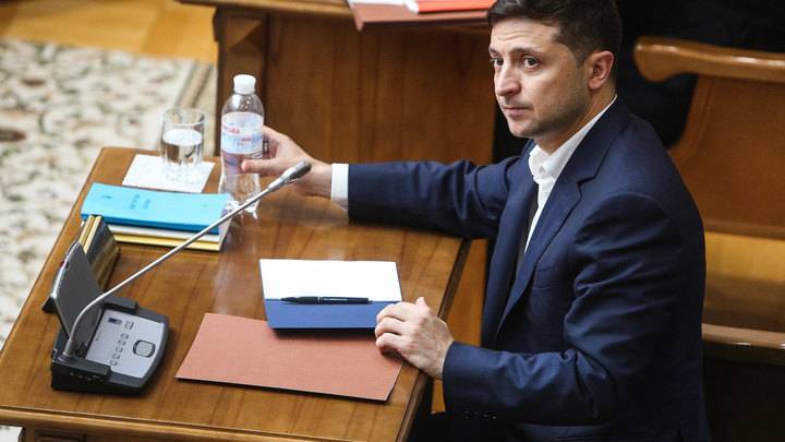 В украинский суд поступил иск в отношении Зеленского из-за отмены указов Порошенко
