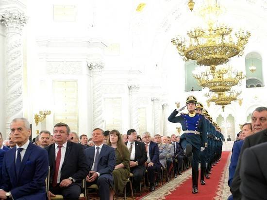Песков прокомментировал появление в Кремле девушки в футболке с Голуновым