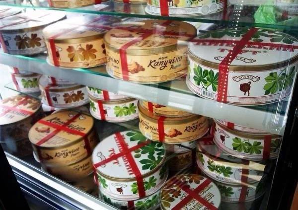 Подарок для Порошенко: суд решил, что только "рошеновские" тортики могут быть с красной ленточкой