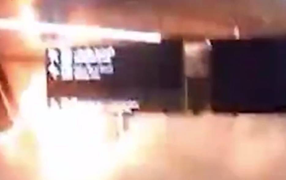 Момент взрыва баллистической ракеты в аэропорту Саудовской Аравии попал на видео