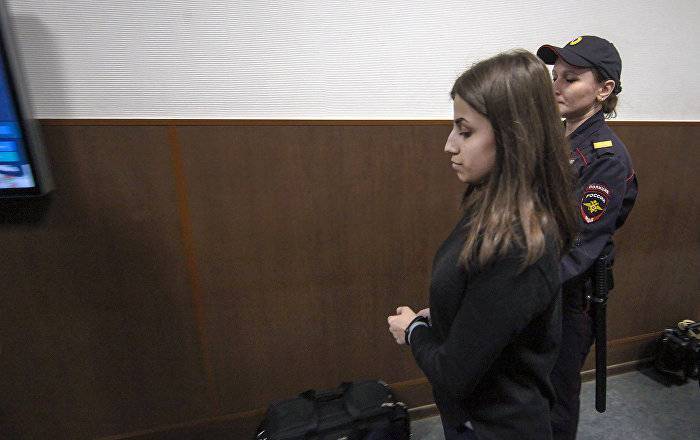 Без поблажек: средней сестре Хачатурян предъявлено обвинение в убийстве отца