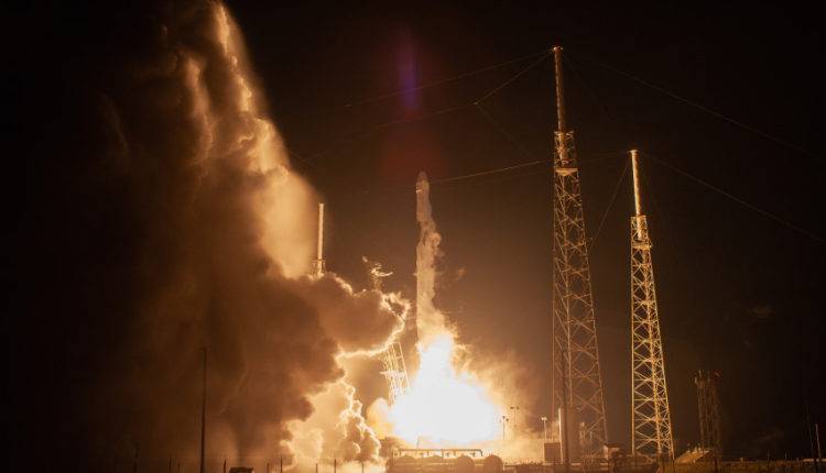 Ракета Falcon 9 вывела на орбиту созвездие канадских спутников