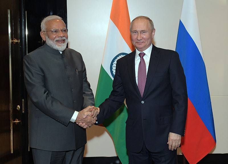 Путин пригласил премьера Индии во Владивосток