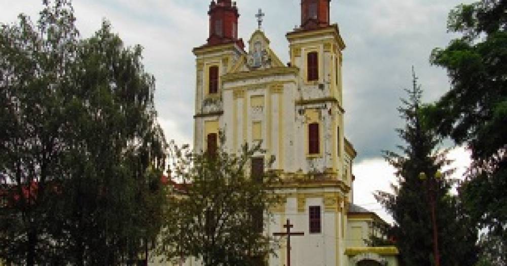 На Ивано-Франковщине представители ПЦУ и РКЦ не могут поделить захваченный храм УПЦ