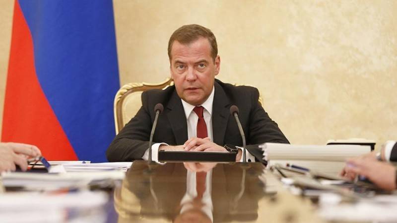 Медведев признал важность возвращения РФ лидерства в космосе