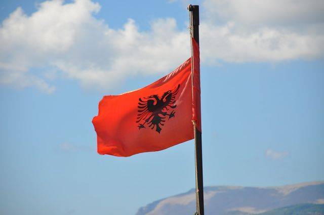 Парламент Албании принял резолюцию против президента страны