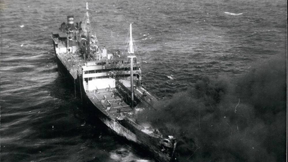 Американский эсминец в Оманском заливе подобрал экипаж атакованного японского танкера