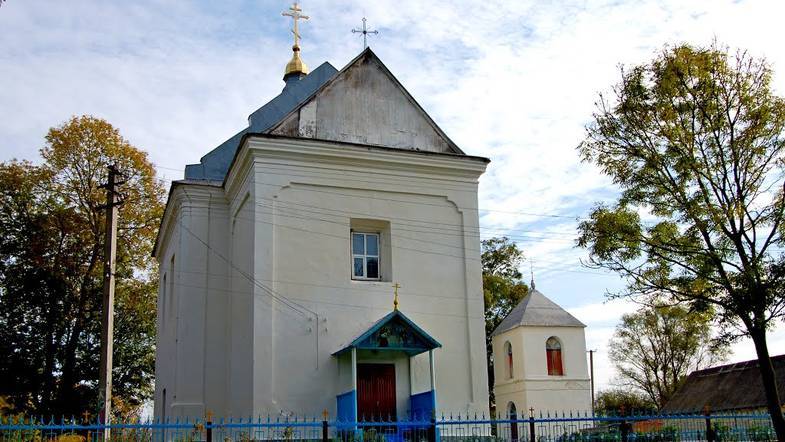 На Волыни православные верующие защитили храм от нападения раскольников