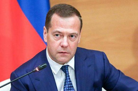 Медведев раскритиковал "Роскосмос" за срыв контрактов по пилотируемым полетам