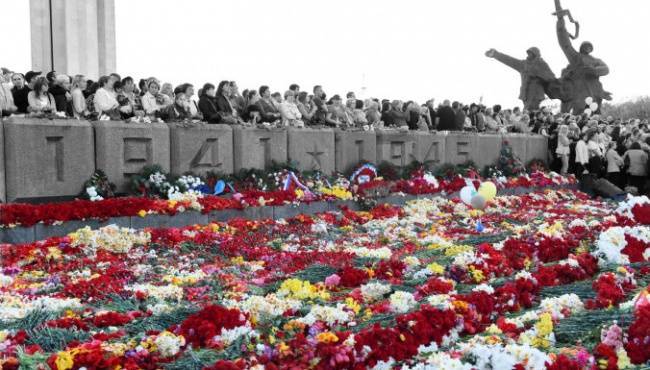 Сейм Латвии дал ход петиции о сносе Памятника освободителям Риги