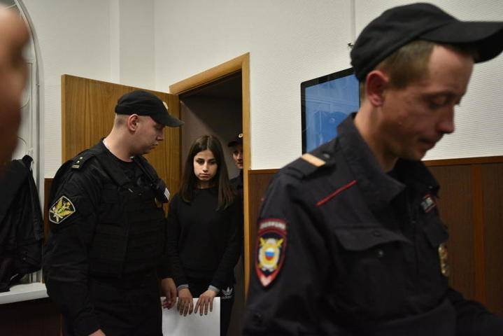 Одной из сестер Хачатурян зачитали обвинение в окончательной редакции