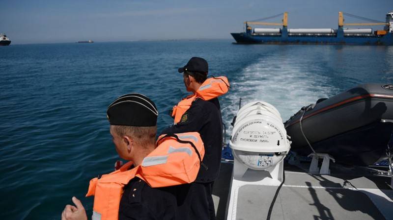 «Нет столько украинцев, чтобы так рисковать»: глава Генштаба ВСУ не намерен направлять корабли в Керченский пролив