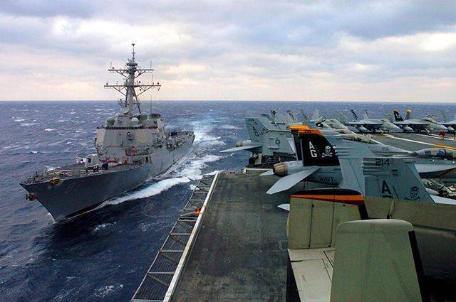 Эсминец США направился в Оманский залив после нападения на танкеры