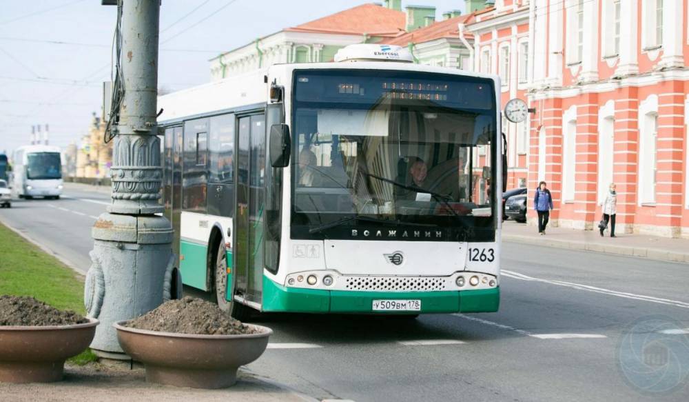 В&nbsp;день Святой Троицы петербуржцев перевезут 80 дополнительных автобусов