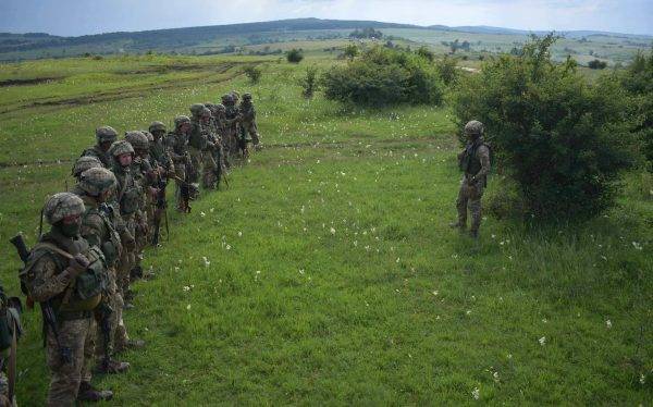 Украинские десантники приняли участие в военных учениях в горах Румынии (фото)