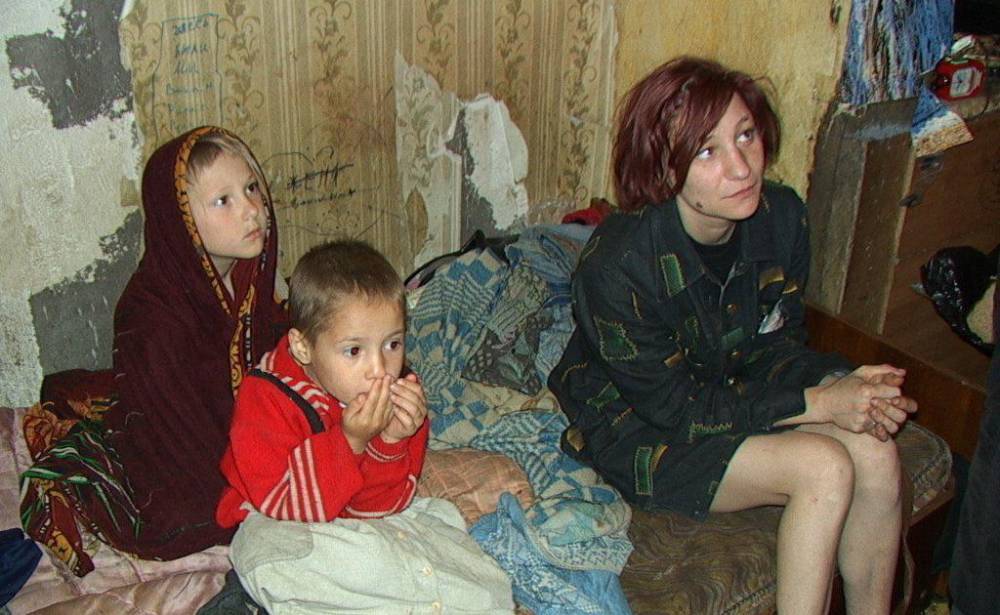 Выяснилось, что жить в достатке россиянам мешают дети