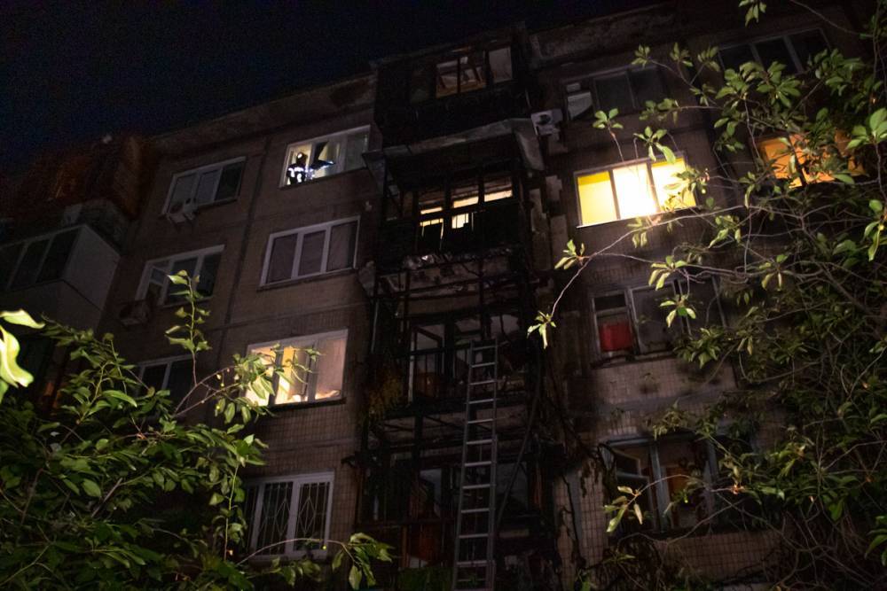В Киеве сгорели четыре балкона пятиэтажного дома