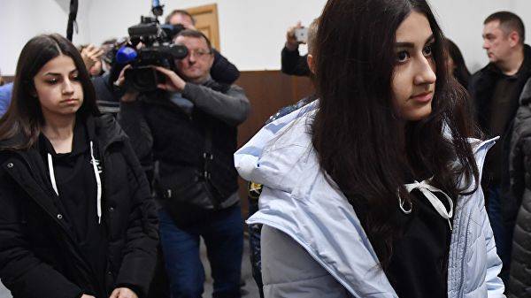 Одной из сестер Хачатурян предъявили обвинение в окончательной редакции