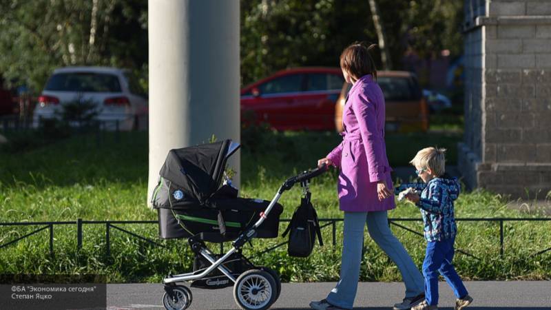 Гибкий отпуск по уходу за ребенком предложили ввести в России