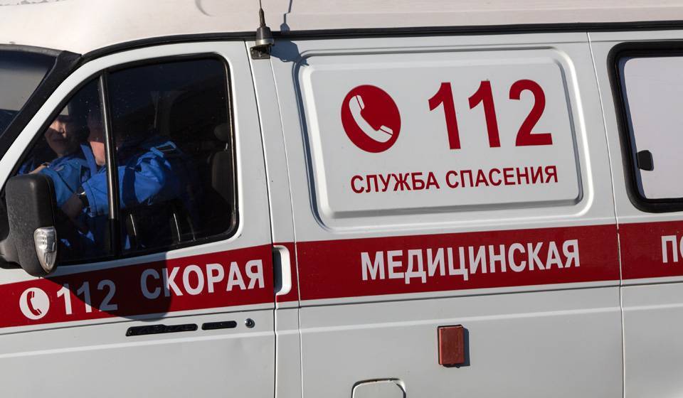 В Донецке женщина упала с третьего этажа на крышу павильона