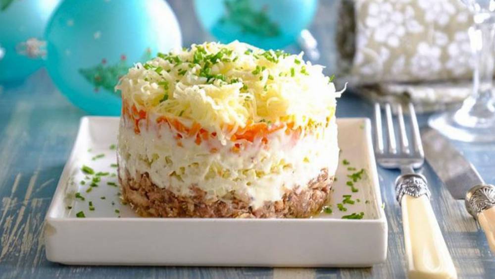 Салат мимоза — лучшие классические рецепты салата мимоза с консервами и сыром